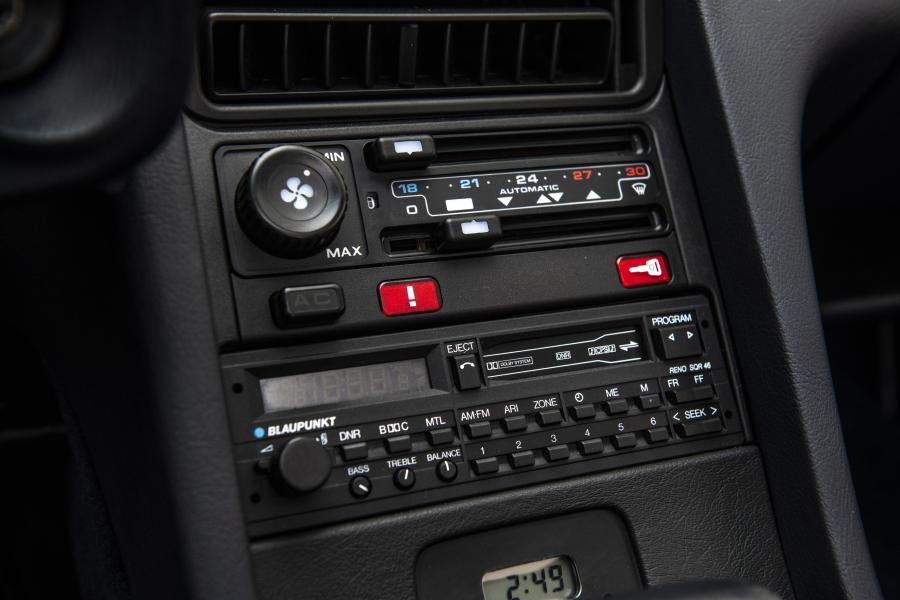 Детали интерьера Porsche 928 S4 1988 года  (фото 51 из 70)